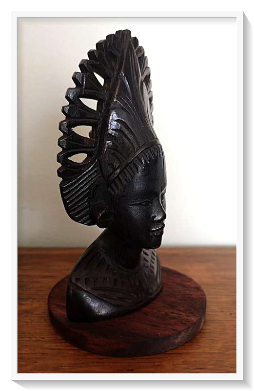 Beautifully Carved Wooden Bust of a Tribal Figure - Stunning Intricate Detail Size 80mm by 160mm ***