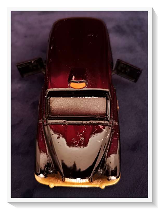 CORGI AUSTIN London Taxi Black - Some Scratches on the Bonnet (Left) Otherwise Perfect 5cmby 12cm