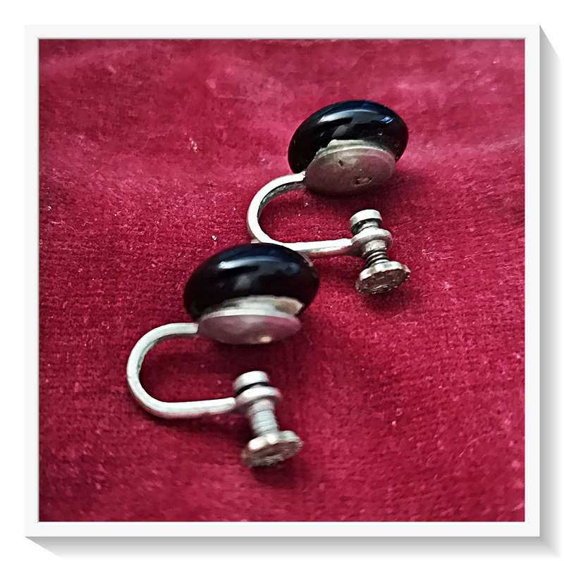 Vintage Classical and Charming Vintage Onyx Screw-On Earrings - Circa 1950s