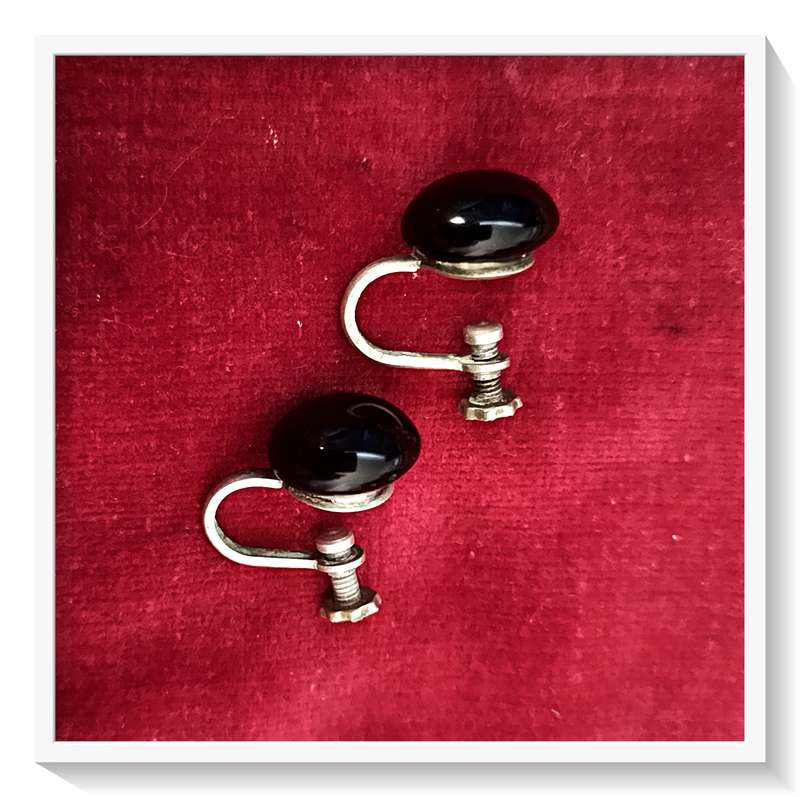 Vintage Classical and Charming Vintage Onyx Screw-On Earrings - Circa 1950s