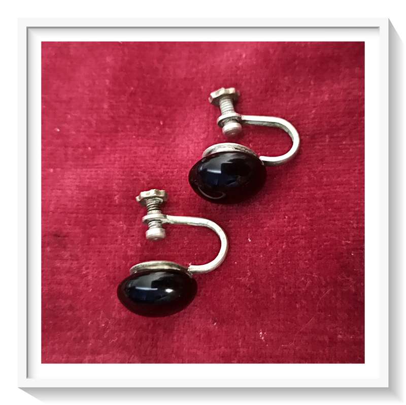 Vintage Classical and Charming Vintage Onyx Screw-On Earrings - Circa 1950s