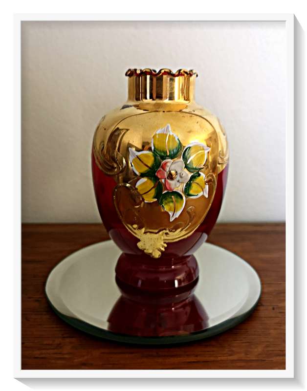 Collectable Venetian Murano Glass Vase in Red and Gold with Floral Motif Roughly  70mm by 100mm