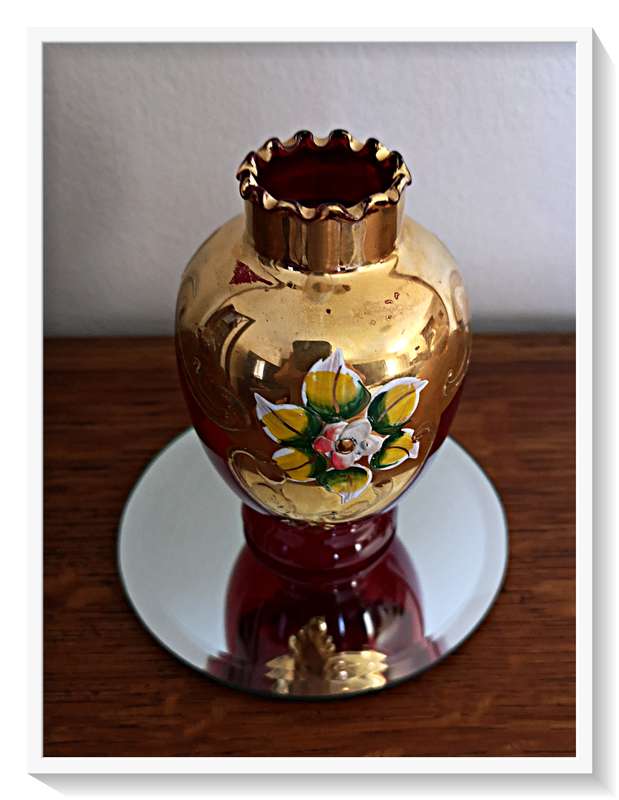 Collectable Venetian Murano Glass Vase in Red and Gold with Floral Motif Roughly  70mm by 100mm