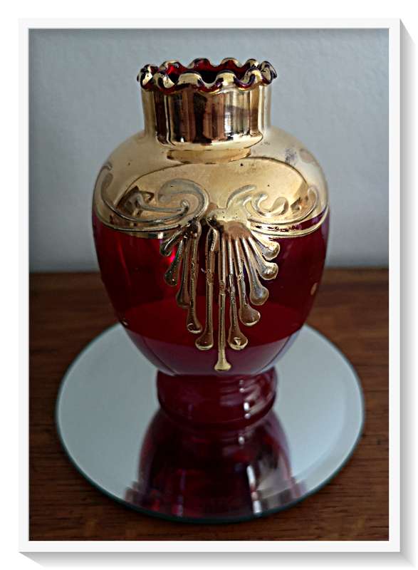Collectable Venetian Murano Glass Vase in Red and Gold with Floral Motif Roughly  70mm by 100mm