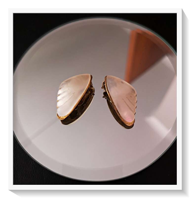 Genuine Vintage Mother of Pearl Clip on Earrings - Fantastic and Authentic *****