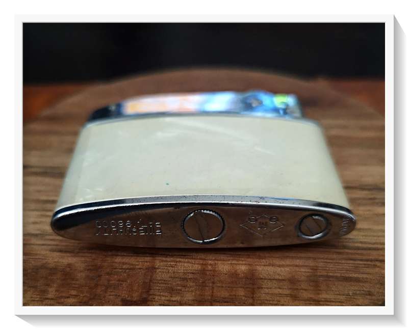Ivory Coloured Art Deco Cat Themed Lighter Made in Japan Pat. no 165000 *****