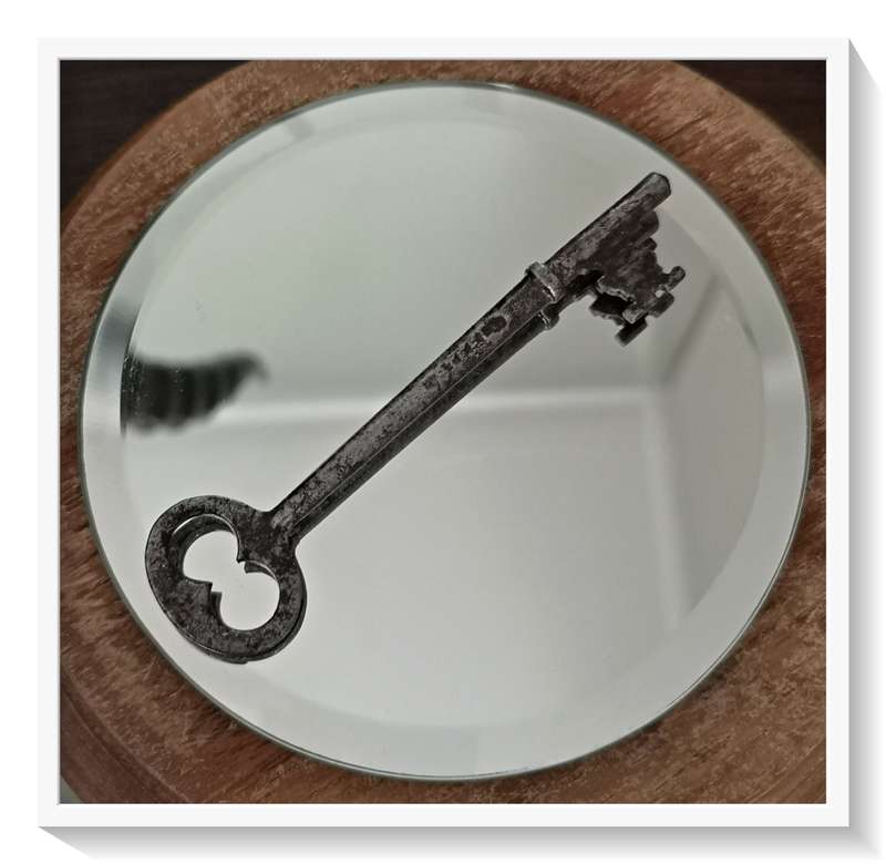 Large Antiquarian Key Metal Key - Cryptic Key *****