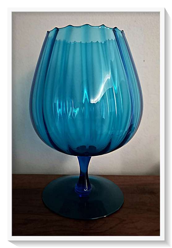 Large Cerulean Blue Vintage Vase w8th Gleaming Clear Shimmer & in Exquisite Condition 250mm by 160mm