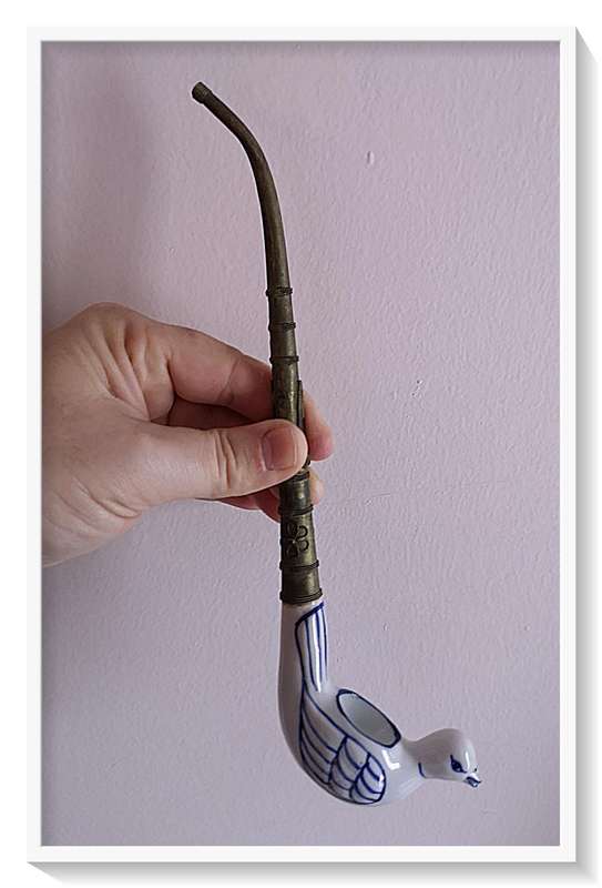 Nostalgic Vintage Style Pigeon Ceramic Porcelain Smoking Pipe Blue and White with Metal Stem