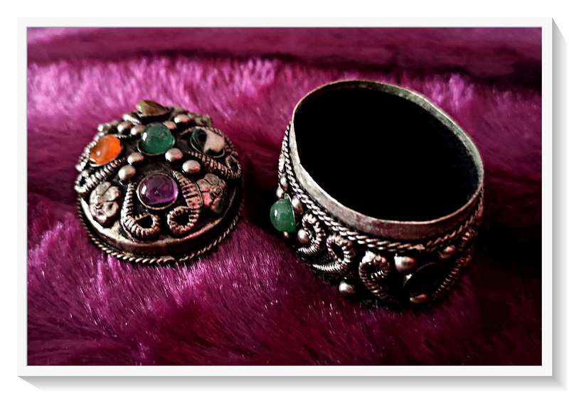 Perfectly Sized Silver Metal Trinket Holder or Pill Box adorned with Semi precious stones ***