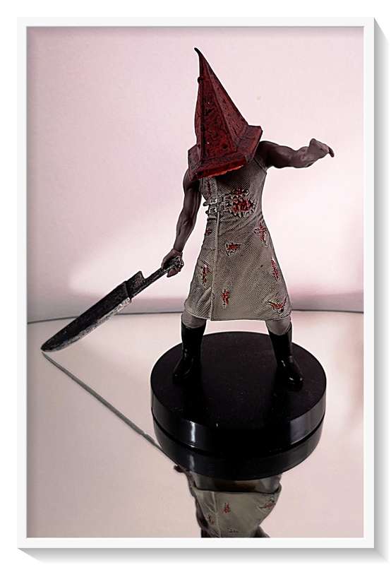 Silent Hill Horror Figurine - The Pyramid Man - Meticulously Crafted - Realistic Detail 180mm Tall *