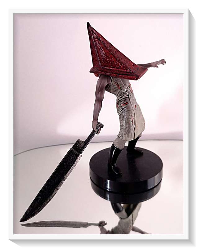 Silent Hill Horror Figurine - The Pyramid Man - Meticulously Crafted - Realistic Detail 180mm Tall *