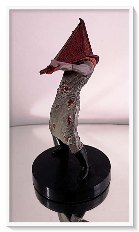 Silent Hill Horror Figurine - The Pyramid Man - Meticulously Crafted - Realistic Detail 180mm Tall *