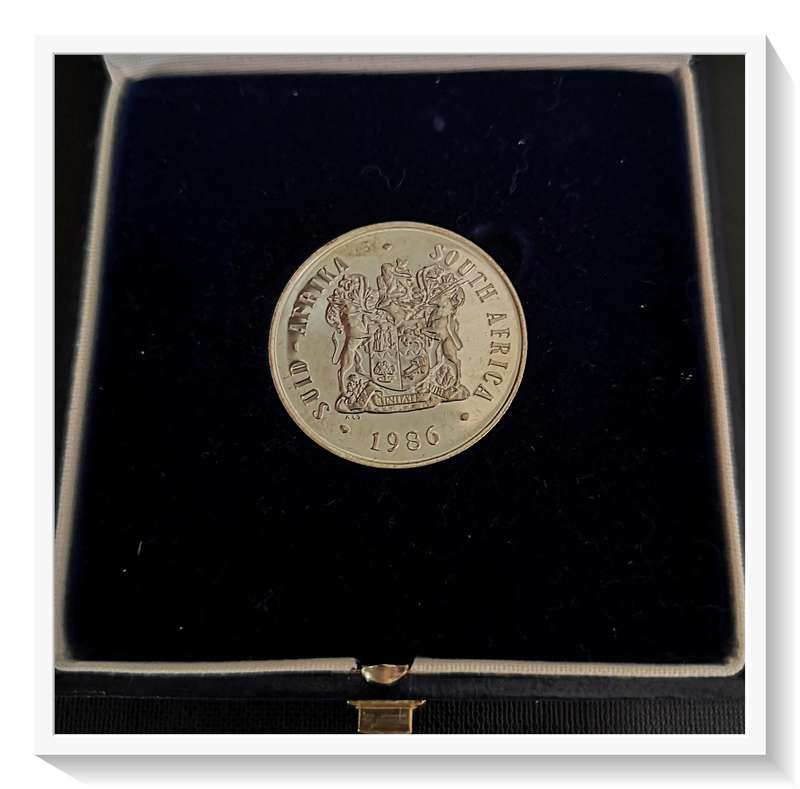 Silver One Rand Een Rand Coin - JOHANNESBURG 1886 to 1986 - 800 SILVER - Uncirculated - In SAM Box *