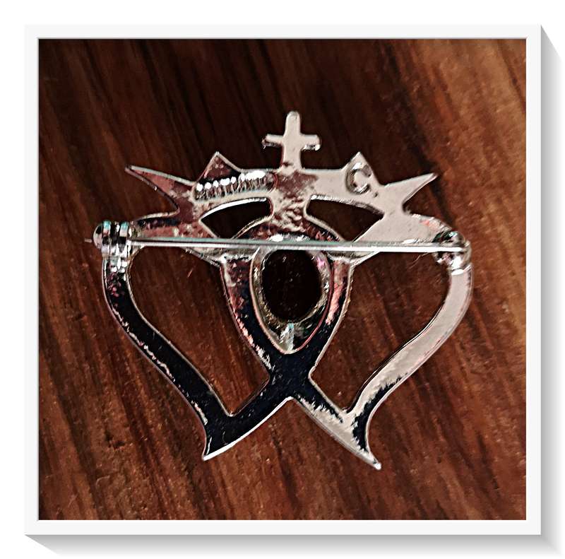 Silver Two Hearts Brooch with Amethyst Stone - Made in England - In Exquisite Condition ***