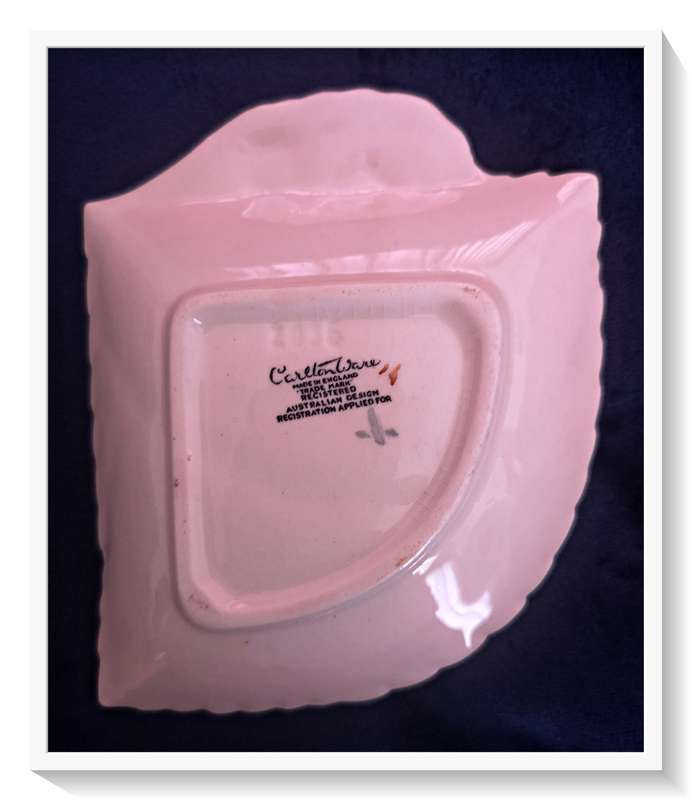 Small but Gorgeous Art Deco Carltonware Leaf Shaped Bowl - Made in England - No Chips*****