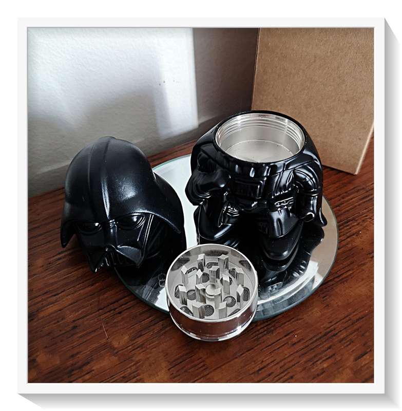 Star Wars Darth Vader Tobacco Grinder - Wicked Little Bar Display Item as well - Brand New in Box