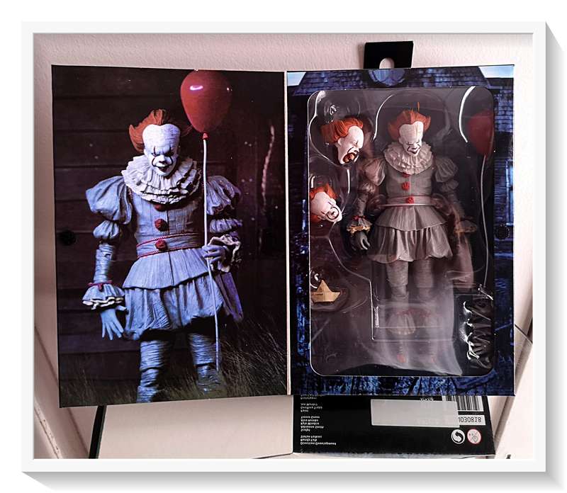 Stephen Kings IT - Pennywise Clown Figurine - REEL TOYS -NECA - NEW: Unopened in Box *****