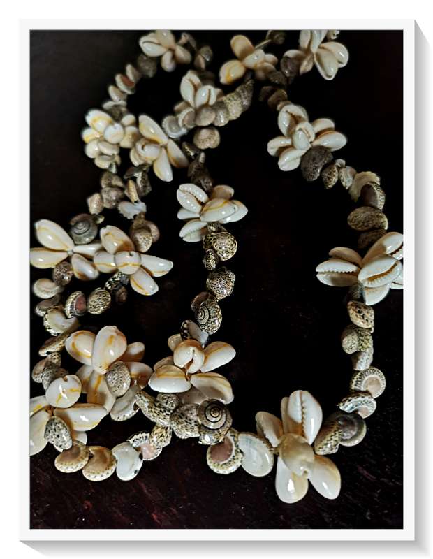 Stunning Hand Made Double Length Authentic Shell Necklace in Perfect Condition*****