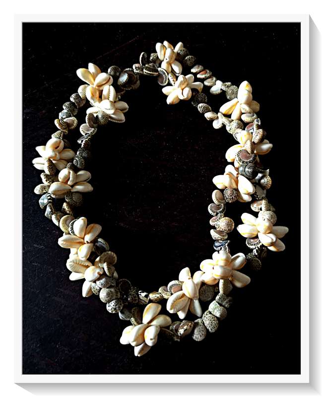 Stunning Hand Made Double Length Authentic Shell Necklace in Perfect Condition*****