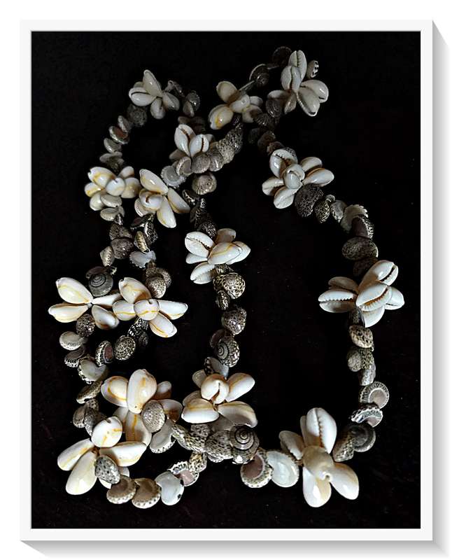 Stunning Hand Made Double Length Authentic Shell Necklace in Perfect Condition*****