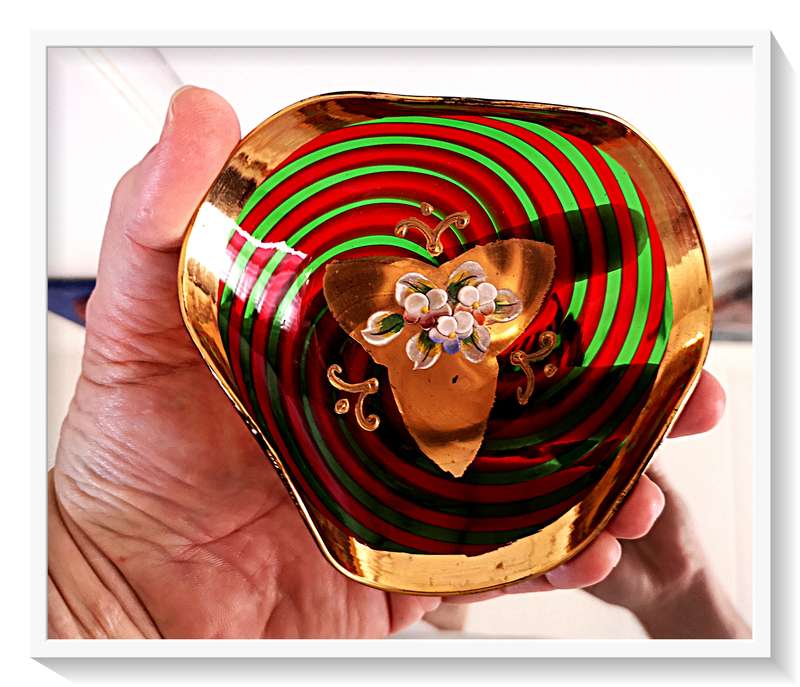The Most Amazing Gold Toned Venetian Glass Ashtray with Swirling Green and Red Spiral - Dimensions*