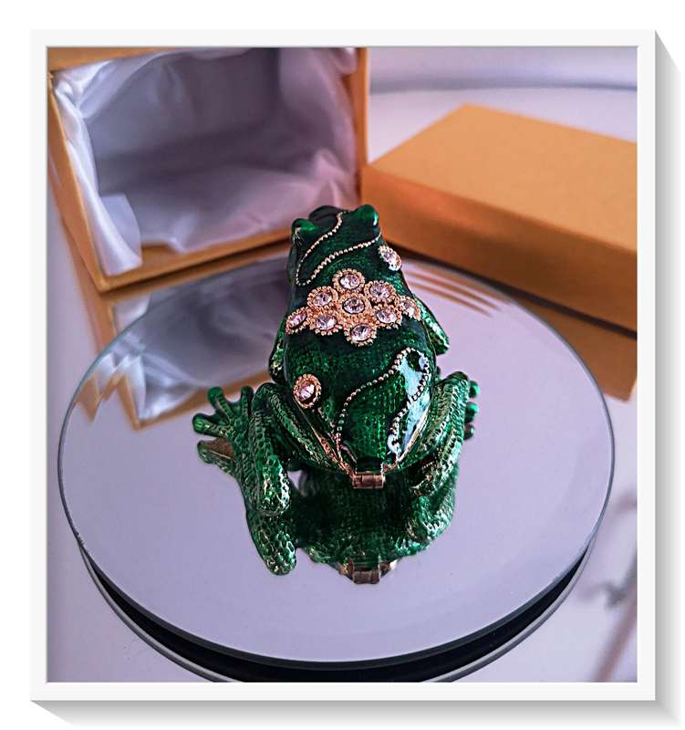 Trinket Box - Diamante Studded Green and Gold Enamel Painted Metal Frog with Secret Space for Rings