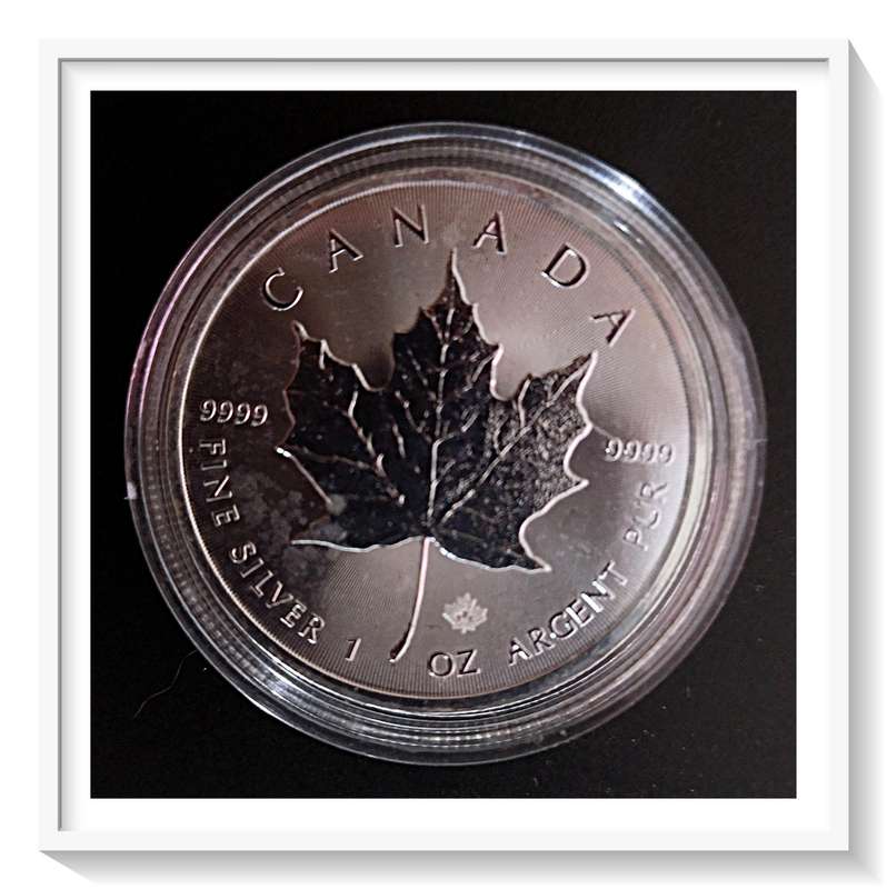 UNCIRCULATED 2016 CANADIAN MAPLE LEAF 1 99.9 OZ Fine Silver 5 Dollar Coin in Capsule
