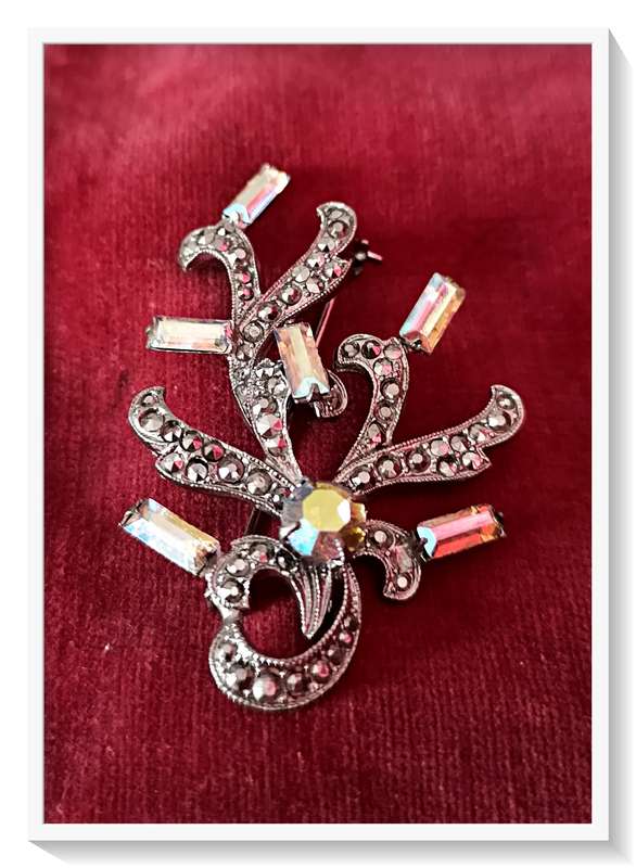 Vintage Vegetative Leaflike Emblem Marcasite Brooch with Opalesque Rhinestone Inlays