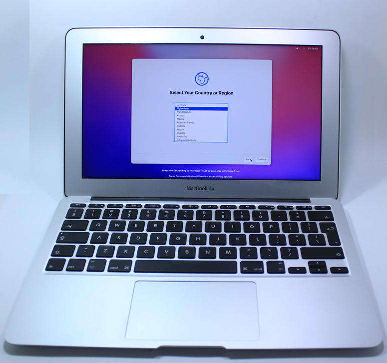 Apple MacBook Air A1465 11.6" Intel Core i5 Notebook EMC2924