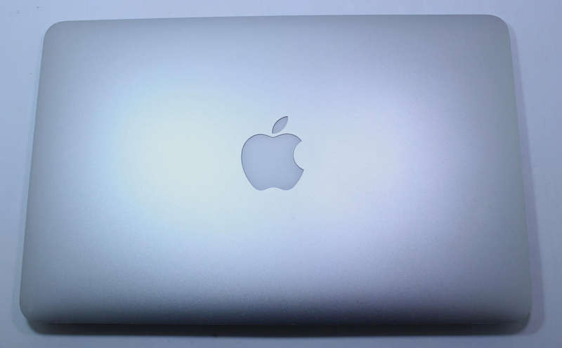Apple MacBook Air A1465 11.6" Intel Core i5 Notebook EMC2924