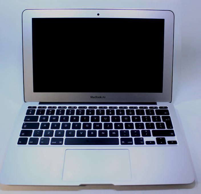 Apple MacBook Air A1465 11.6" Intel Core i5 Notebook EMC2924