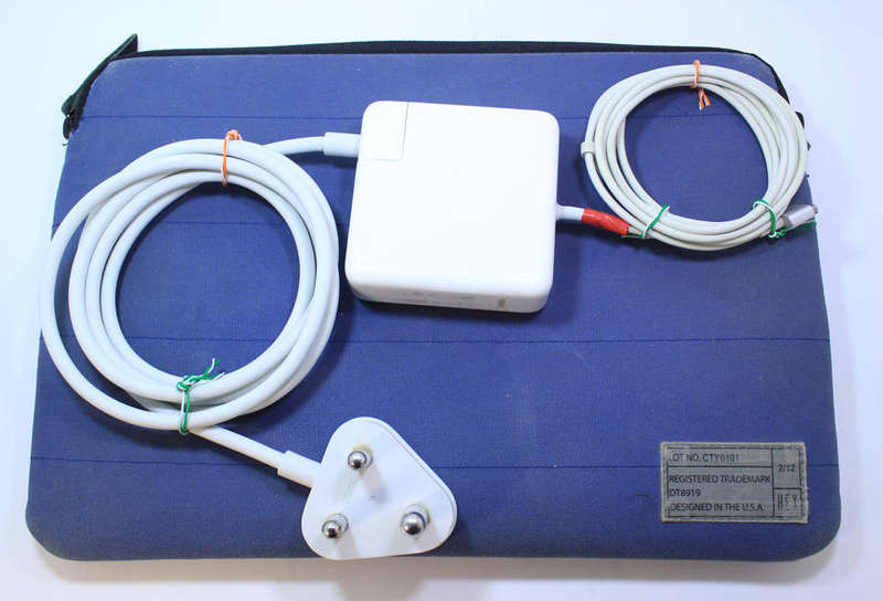 Apple MacBook Air A1465 11.6" Intel Core i5 Notebook EMC2924