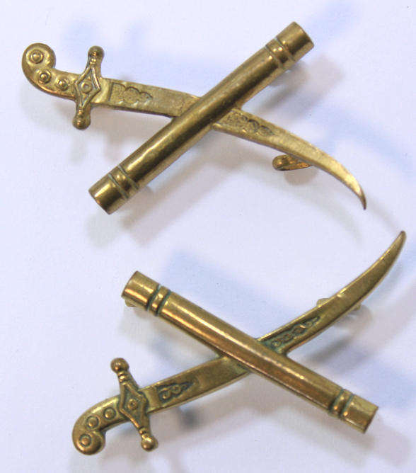 Pair of WW2 Generals Crossed Sword and Baton Insignia Rank Pip