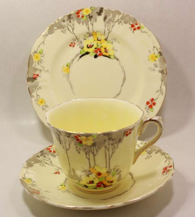 Vintage Crown Staffordshire Trio Bone China Pattern F714295