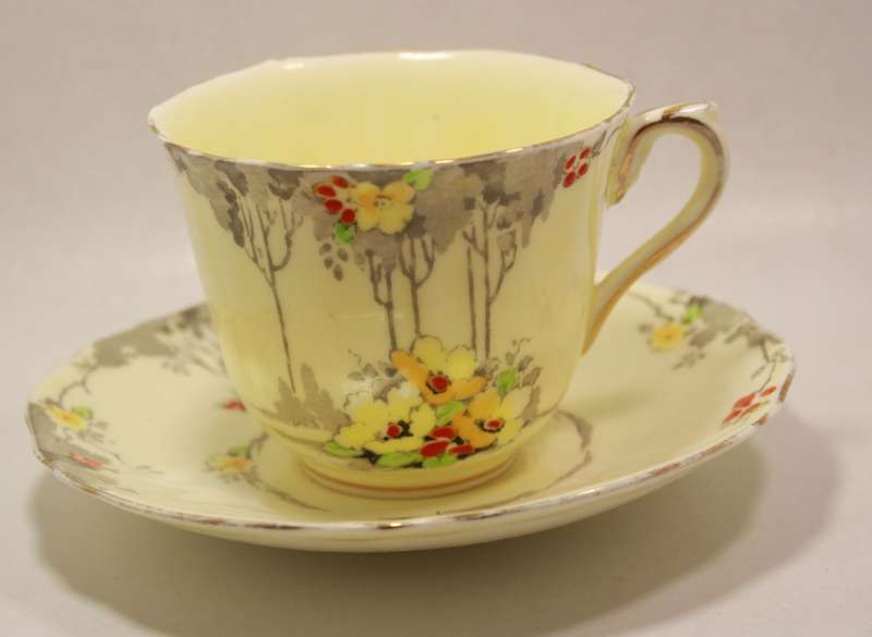 Vintage Crown Staffordshire Trio Bone China Pattern F714295