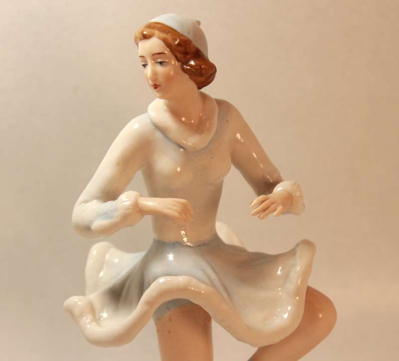 Vintage Dresden-Art Porcelain Lady Figure Skater #496