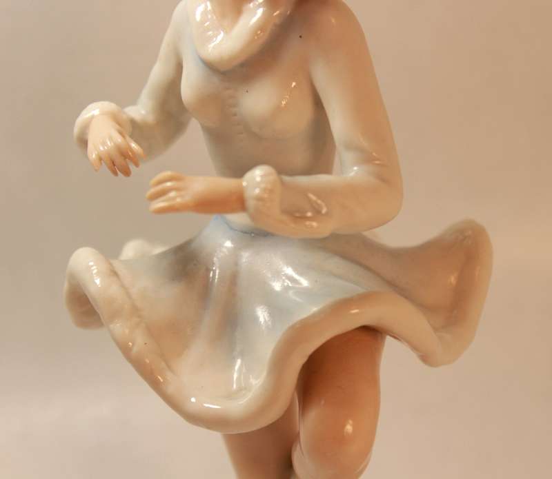 Vintage Dresden-Art Porcelain Lady Figure Skater #496