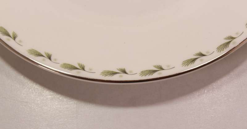 Mayfair Bone China Breakfast Plate, Platinum Trim Edging