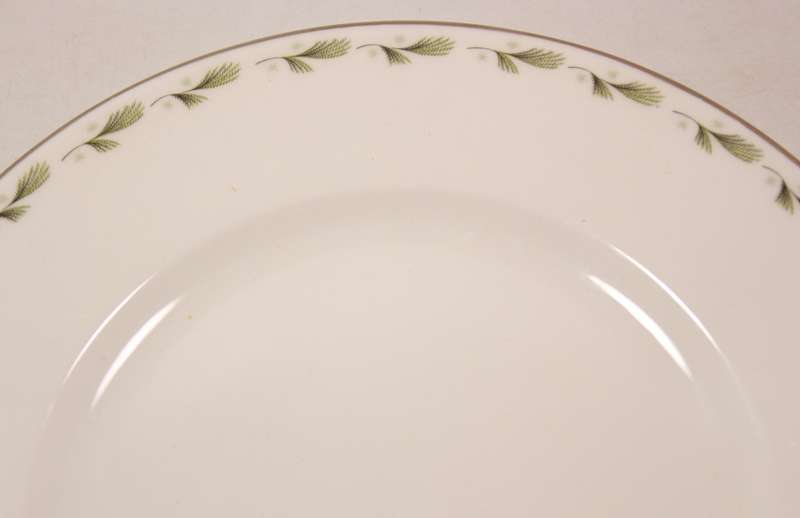 Mayfair Bone China Breakfast Plate, Platinum Trim Edging