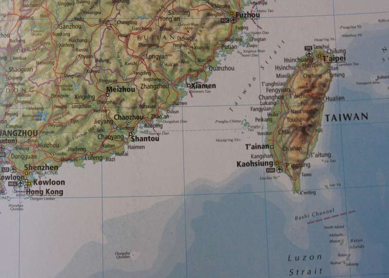 Readers Digest World Atlas Large Atlas (Fold Out Maps) First Edition 2004
