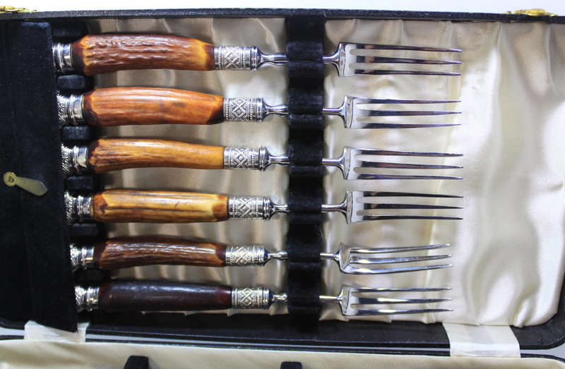 Trafalgar Steak Knives & Forks by Harrison Fisher & Co, S/Steel and Horn Handles In Case