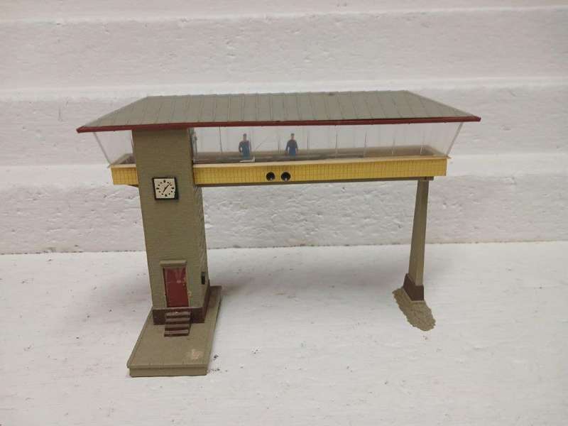 HO SCALE - VOLLMER - LARGE CONTROL TOWER