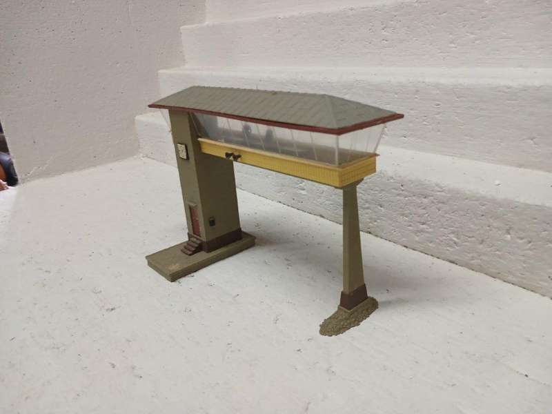 HO SCALE - VOLLMER - LARGE CONTROL TOWER