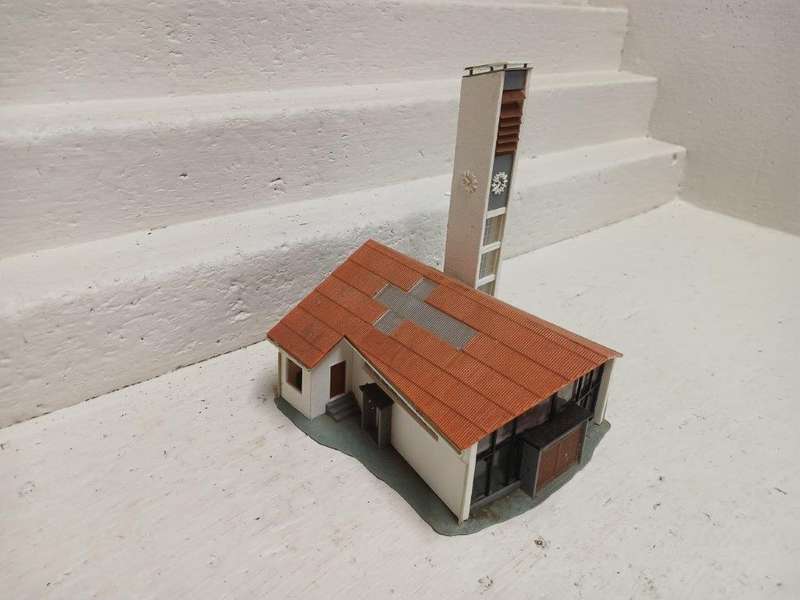HO SCALE - FALLER - CHURCH BUILDING