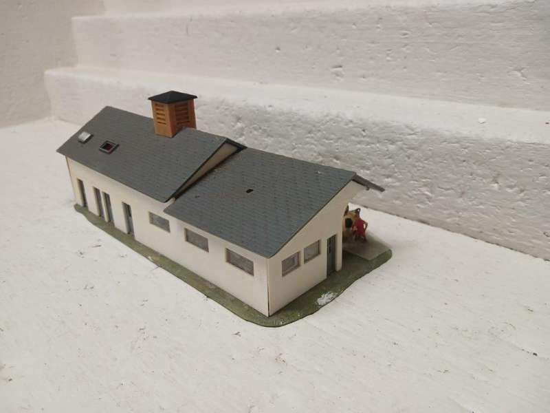 HO SCALE - FALLER - DAIRY BUILDING WITH COWS ETC