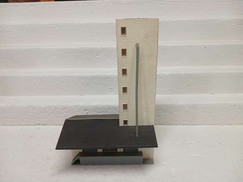 HO SCALE - SILO BUILDING