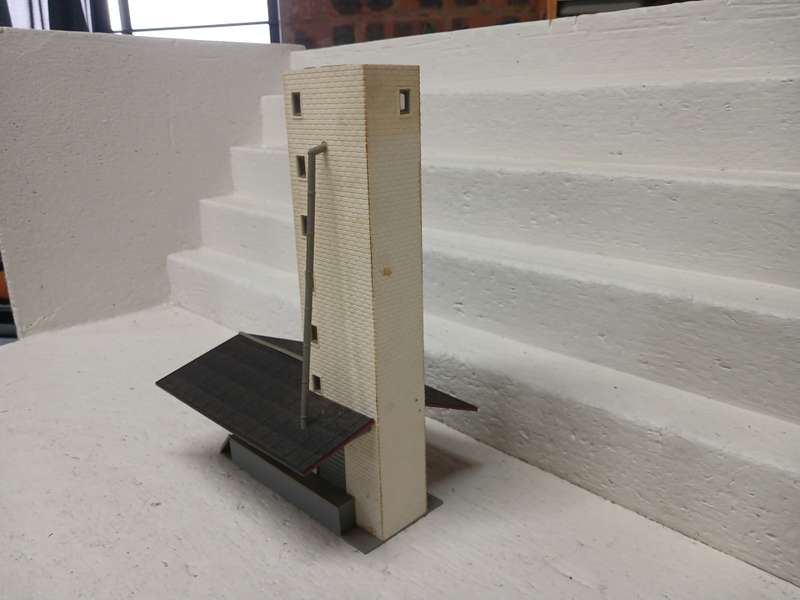 HO SCALE - SILO BUILDING
