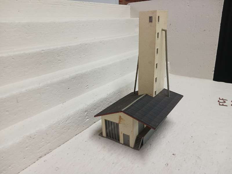 HO SCALE - SILO BUILDING