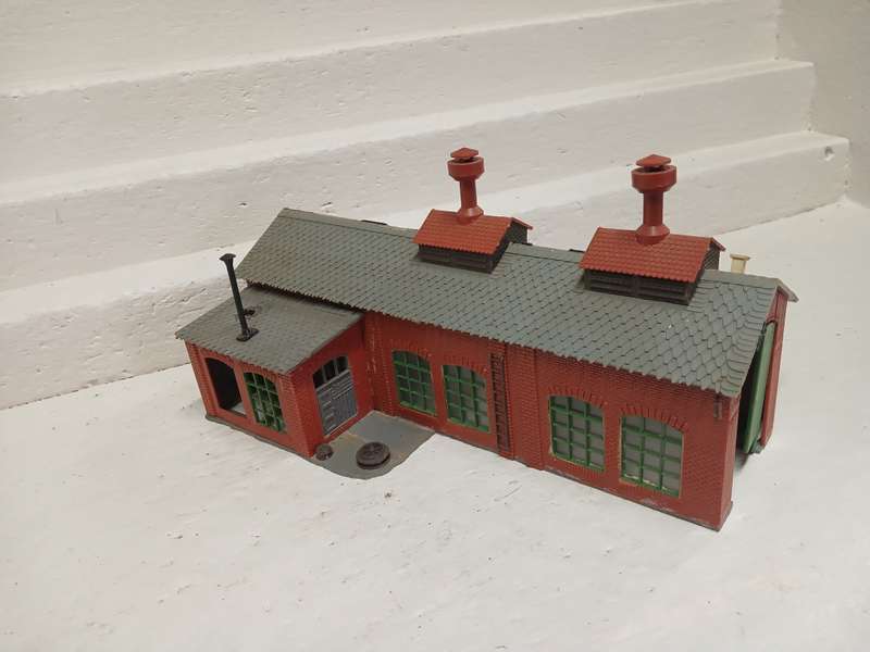 HO SCALE - POLA - ENGINE SHED